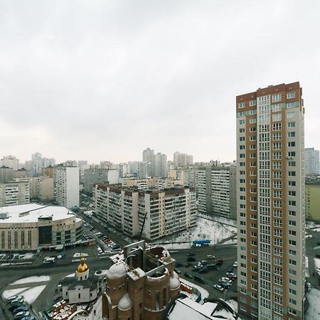 Cozy Apartment On Gmyri 12B Near Metro Poznyaki 基輔 外观 照片