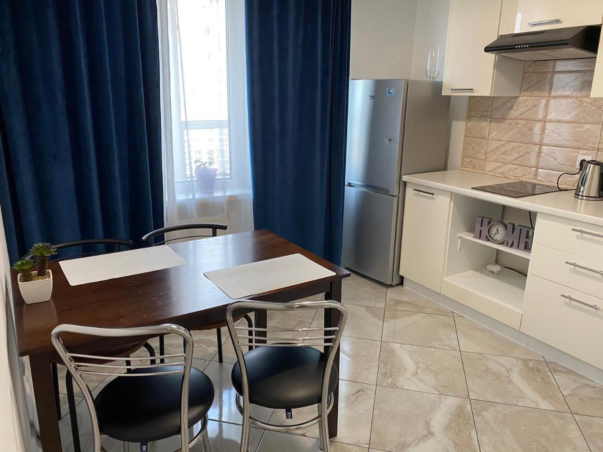 Cozy Apartment On Gmyri 12B Near Metro Poznyaki 基輔 外观 照片